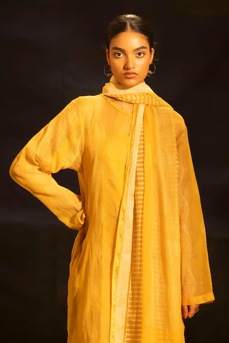 Buy_Banana Labs_Mustard Kota Doria, Cotton Tassels Mandarin Collar Woven Kurta Palazzo Set 