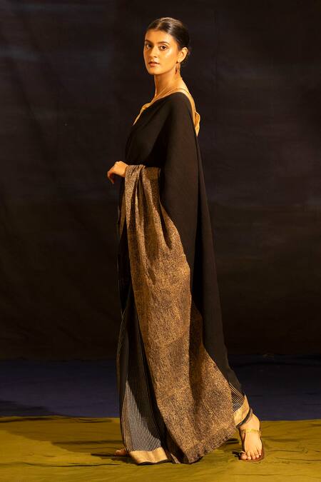 Banana Labs_Black Cotton, Crinkle Zari Striped Pattern Saree _Online_at_Aza_Fashions