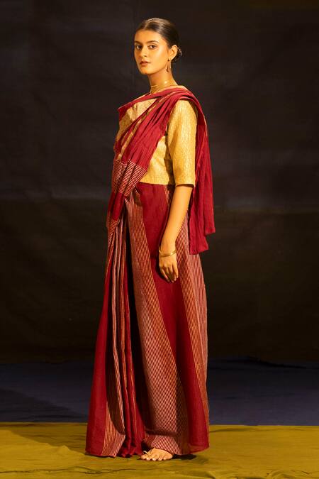 Banana Labs_Maroon Cotton, Crinkle Stripe Pattern Saree _Online_at_Aza_Fashions