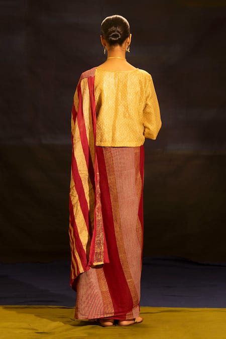 Banana Labs Stripe Pattern Saree 