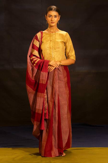 Buy_Banana Labs_Maroon Cotton, Crinkle Stripe Pattern Saree _Online_at_Aza_Fashions