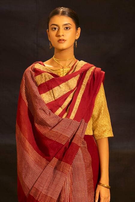 Shop_Banana Labs_Maroon Cotton, Crinkle Stripe Pattern Saree _Online_at_Aza_Fashions