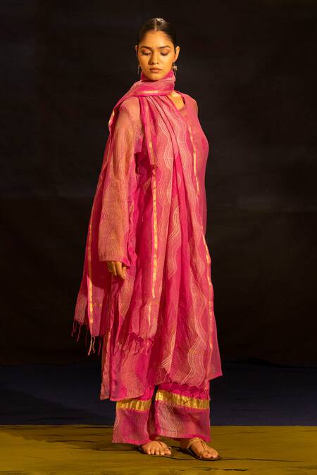 Banana Labs_Pink Kota Doria, Cotton Zari V-neck Woven Wave Pattern Kurta Palazzo Set _Online_at_Aza_Fashions