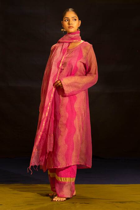 Buy_Banana Labs_Pink Kota Doria, Cotton Zari V-neck Woven Wave Pattern Kurta Palazzo Set _Online_at_Aza_Fashions