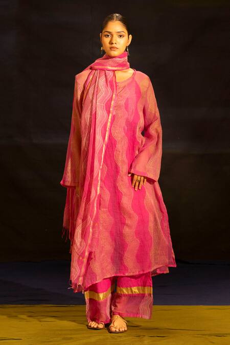 Buy_Banana Labs_Pink Kota Doria, Cotton Zari V-neck Woven Wave Pattern Kurta Palazzo Set 