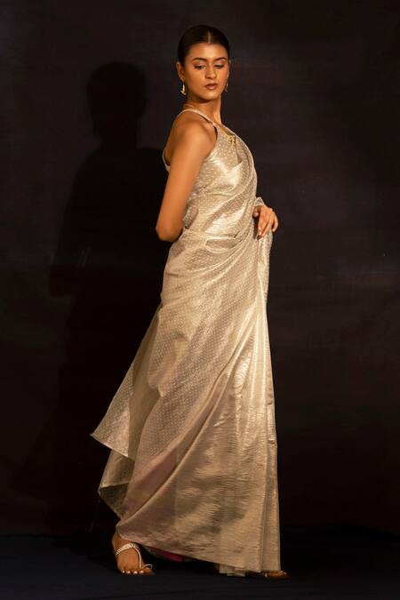 Banana Labs_Silver Zari Woven Dotted Pattern Saree _Online_at_Aza_Fashions