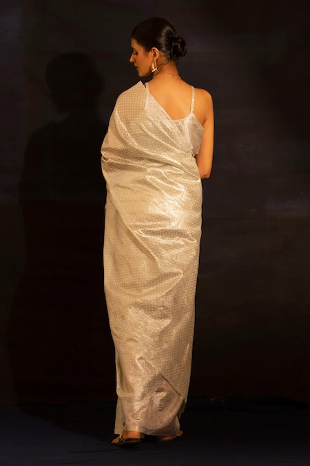 Banana Labs Zari Woven Dotted Pattern Saree 