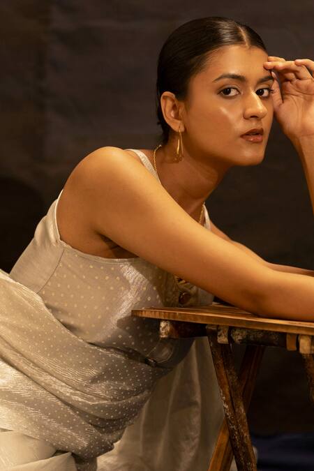 Buy_Banana Labs_Silver Zari Woven Dotted Pattern Saree _Online_at_Aza_Fashions