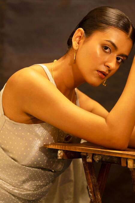 Banana Labs_Silver Zari Woven Dotted Pattern Saree _at_Aza_Fashions