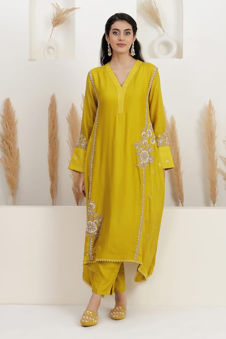 BAIDEHI Asymmetrical Embroidered Kurta & Pant Set 