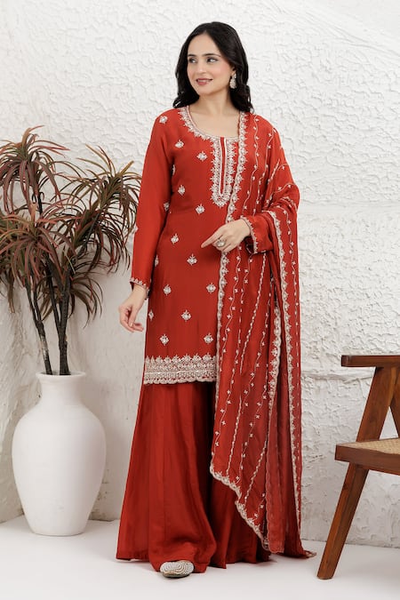 BAIDEHI Orange Satin, Silk, Organza Embroidery, Beads, Pearls, Cutdana Kurta Set Online at Aza Fashions BAIDEHI_Orange Satin, Silk, Organza Embroidery, Beads, Pearls, Cutdana Kurta Set _Online_at_Aza_Fashions