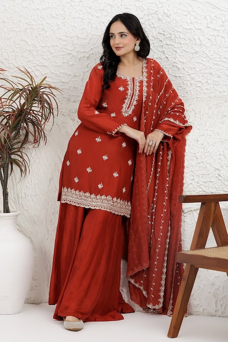 BAIDEHI Orange Satin, Silk, Organza Embroidery, Beads, Pearls, Cutdana Kurta Set at Aza Fashions BAIDEHI_Orange Satin, Silk, Organza Embroidery, Beads, Pearls, Cutdana Kurta Set _at_Aza_Fashions