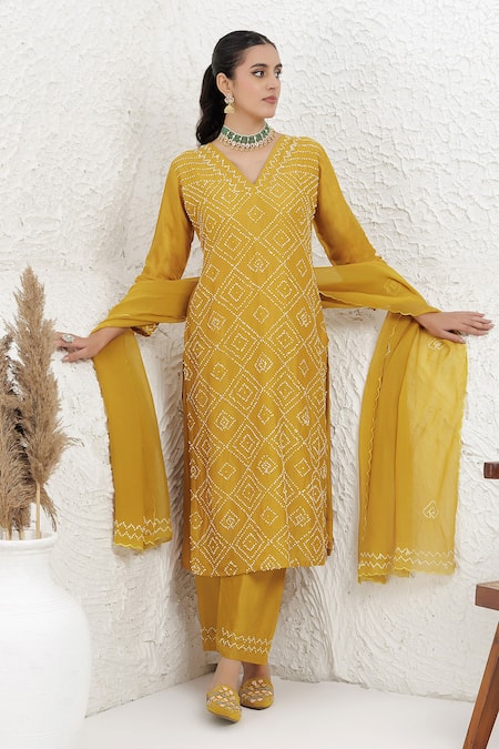 BAIDEHI French Knot Embroidered Kurta Set 