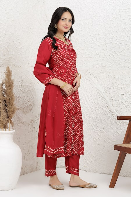 Buy_BAIDEHI_Red Silk, Organza Embroidery V-neck French Knot Kurta Set _Online_at_Aza_Fashions