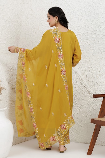 BAIDEHI Pitta & Applique Work Straight Kurta Set 