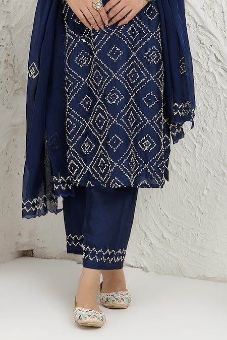 BAIDEHI_Blue Silk, Organza Embroidery V-neck French Knot Kurta Set _Online_at_Aza_Fashions