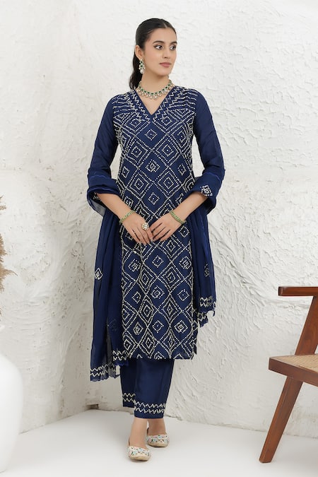 BAIDEHI French Knot Embroidered Kurta Set 