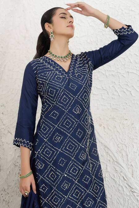 Buy_BAIDEHI_Blue Silk, Organza Embroidery V-neck French Knot Kurta Set _Online_at_Aza_Fashions