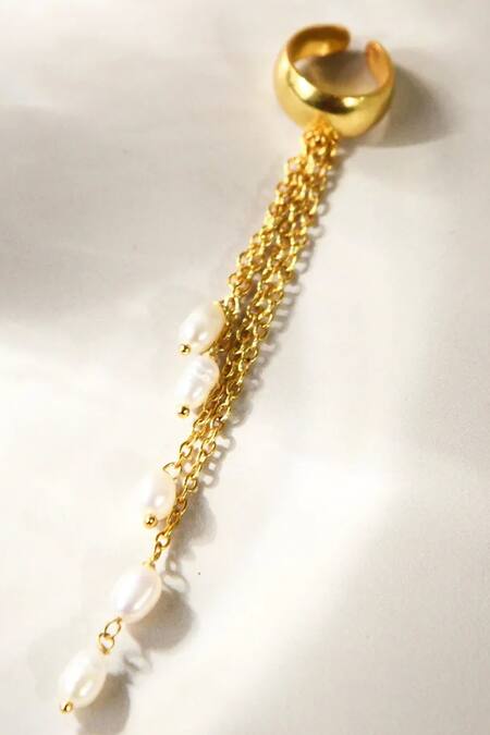 Shop MAALICIOUS JEWELRY Gold Plated Chains, Pearls Dewdrop Detachable Ear Cuff- Single Pc Online at Aza Fashions Shop_MAALICIOUS JEWELRY_Gold Plated Chains, Pearls Dewdrop Detachable Ear Cuff- Single Pc _Online_at_Aza_Fashions