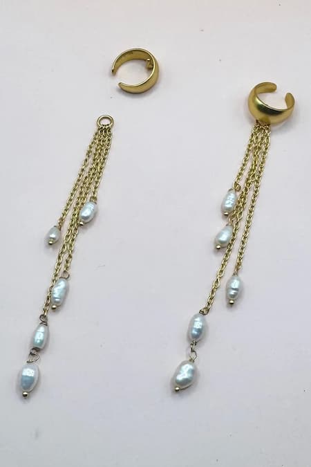 MAALICIOUS JEWELRY Gold Plated Chains, Pearls Dewdrop Detachable Ear Cuff- Single Pc at Aza Fashions MAALICIOUS JEWELRY_Gold Plated Chains, Pearls Dewdrop Detachable Ear Cuff- Single Pc _at_Aza_Fashions