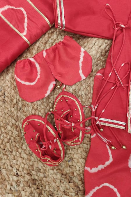Buy Lil Angels Red Silk Embroidery, Sequins, Bandhej Handpainted Pichwai Jaamna Kurta Set Online at Aza Fashions Buy_Lil Angels_Red Silk Embroidery, Sequins, Bandhej Handpainted Pichwai Jaamna Kurta Set _Online_at_Aza_Fashions