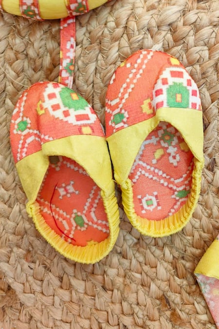 Buy Lil Angels Yellow Silk, Cotton Embroidery Mor Pankh Jaamna Kurta Set Online at Aza Fashions Buy_Lil Angels_Yellow Silk, Cotton Embroidery Mor Pankh Jaamna Kurta Set _Online_at_Aza_Fashions