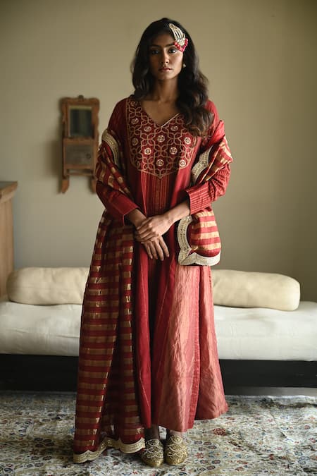 Shorshe Clothing Tannu Sitara Yoke Hand Embroidered Kurta 
