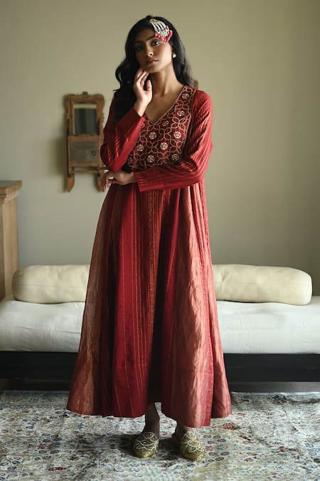 Buy_Shorshe Clothing_Red Tussar, Handloom Cotton, Tissue Embroidery Tannu Sitara Yoke Hand Kurta 