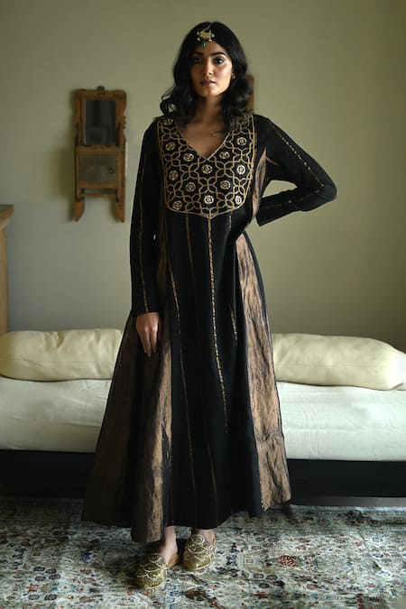 Shorshe Clothing_Black Tussar, Handloom Cotton, Tissue Embroidery Tannu Sitara Yoke Hand Kurta _at_Aza_Fashions