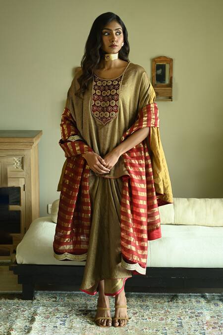 Buy_Shorshe Clothing_Gold Round Neck Begum Brocade Embroidered Cape _Online_at_Aza_Fashions