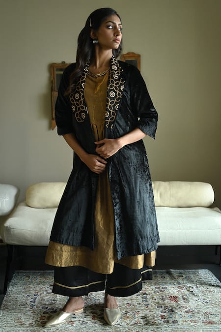 Shorshe Clothing Sally Velvet Hand Embroidered Jacket 