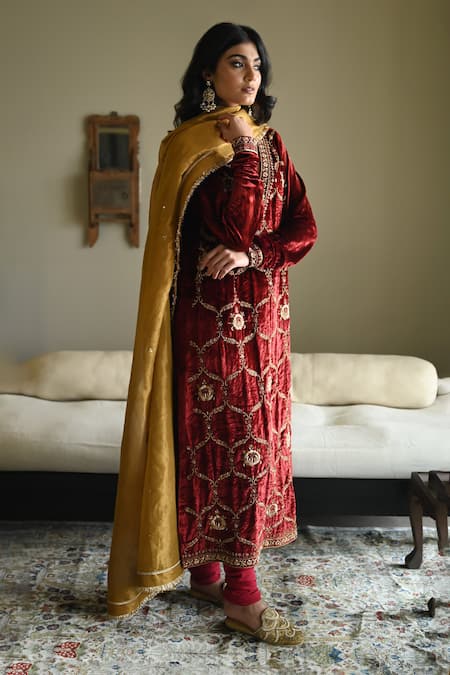 Shorshe Clothing Chameli Tissue Hand Embroidered Dupatta 