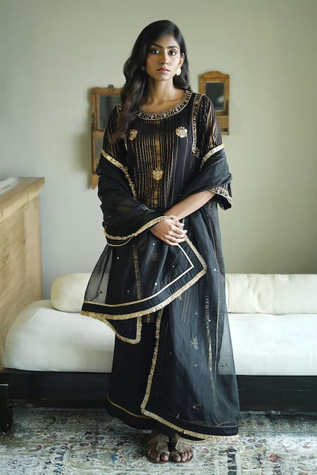 Shorshe Clothing Shiuli Organza Hand Embroidered Dupatta 