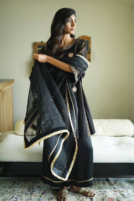 Shorshe Clothing Shiuli Organza Hand Embroidered Dupatta 