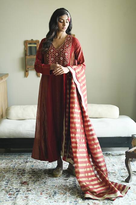 Shorshe Clothing_Red Tissue Lace, Embroidery Lakeerein Stripe Dupatta _Online_at_Aza_Fashions