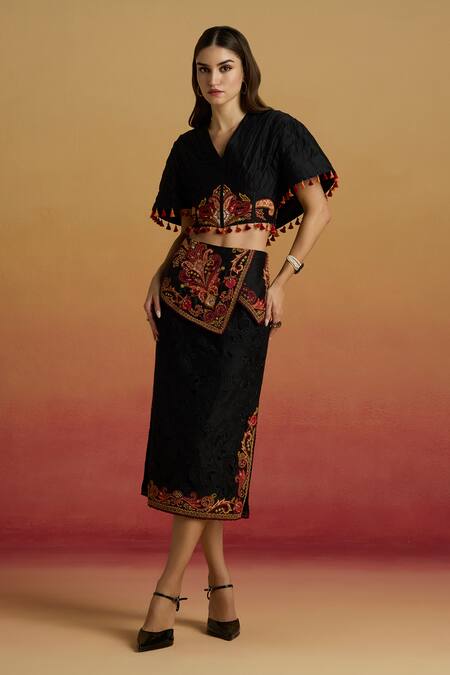 Chandrima_Black Chanderi Tassels, Embroidery V-neck Pleated Corset Top _Online_at_Aza_Fashions