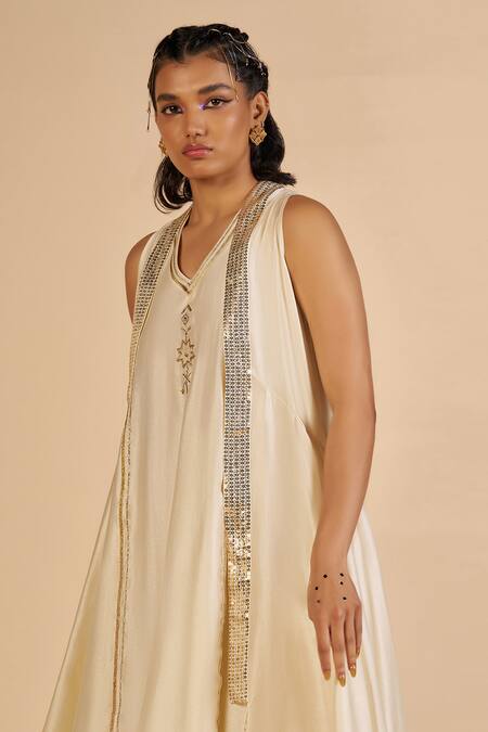 Shop Gulabo By Abu Sandeep Off White Chanderi Sequins, Embroidery V-neck Midi Dress With Online at Aza Fashions Shop_Gulabo By Abu Sandeep_Off White Chanderi Sequins, Embroidery V-neck Midi Dress With _Online_at_Aza_Fashions