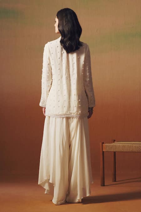 Saniya Sharma Noor Embroidered Jacket With Cowl Pant 
