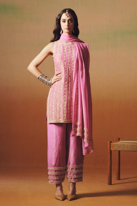 Saniya Sharma Inayat Embroidered Kurta Set 