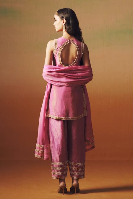 Saniya Sharma Inayat Embroidered Kurta Set 