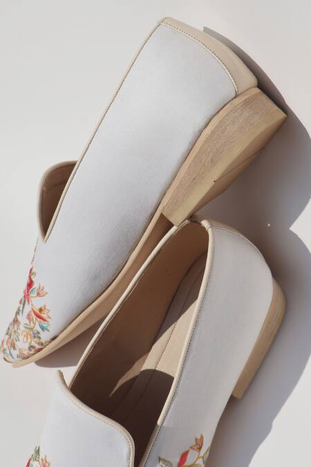 Buy_Shradha Hedau Footwear Couture_White Kiaan Floral Embroidered Moccasins _Online_at_Aza_Fashions