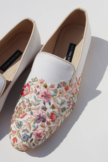 Shradha Hedau Footwear Couture_White Kiaan Floral Embroidered Moccasins _at_Aza_Fashions