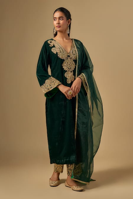 Neha Khullar Zardozi Embroidered Velvet Kurta Set 