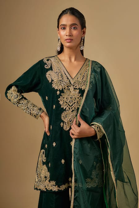 Buy_Neha Khullar_Green Velvet Embroidery, Zari V-neck Zardozi Kurta Sharara Set _Online_at_Aza_Fashions