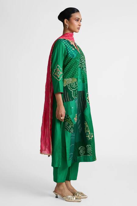 Naina Jain_Green Silk Embroidery, Zari, Patchwork, Gota Patti V-neck Zardozi Kurta Set _Online_at_Aza_Fashions