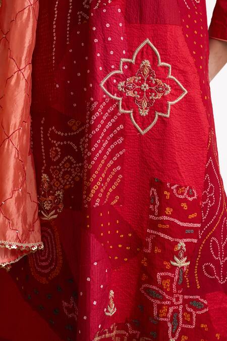 Buy_Naina Jain_Maroon Silk Embroidery, Zari V-neck Zardozi Patchwork Bandhani Kurta Set _Online_at_Aza_Fashions