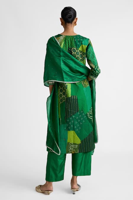 Naina Jain Gota Patchwork Silk Straight Kurta Set 