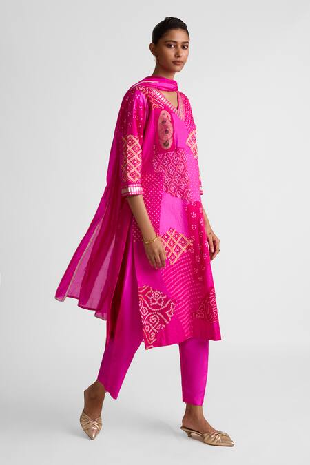 Buy_Naina Jain_Pink Silk Gota Patti V-neck Embroidered Kurta Set _Online_at_Aza_Fashions