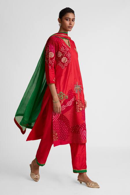 Naina Jain_Red Silk Embroidery, Zari, Sequins V-neck Zardozi Kurta Set _Online_at_Aza_Fashions