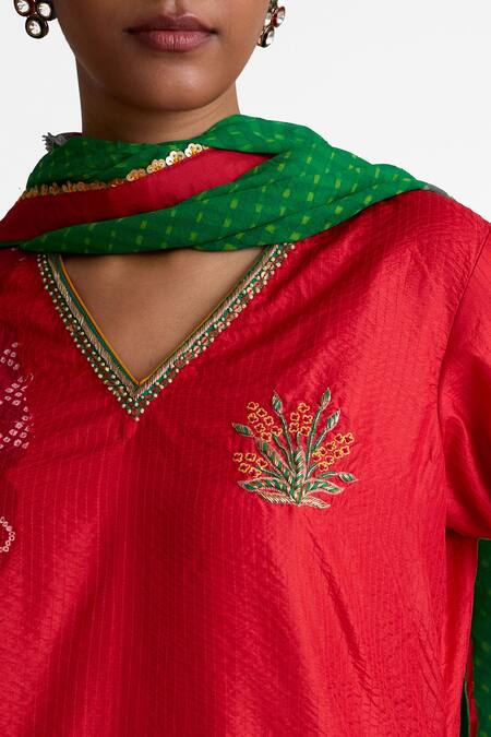 Buy_Naina Jain_Red Silk Embroidery, Zari, Sequins V-neck Zardozi Kurta Set _Online_at_Aza_Fashions